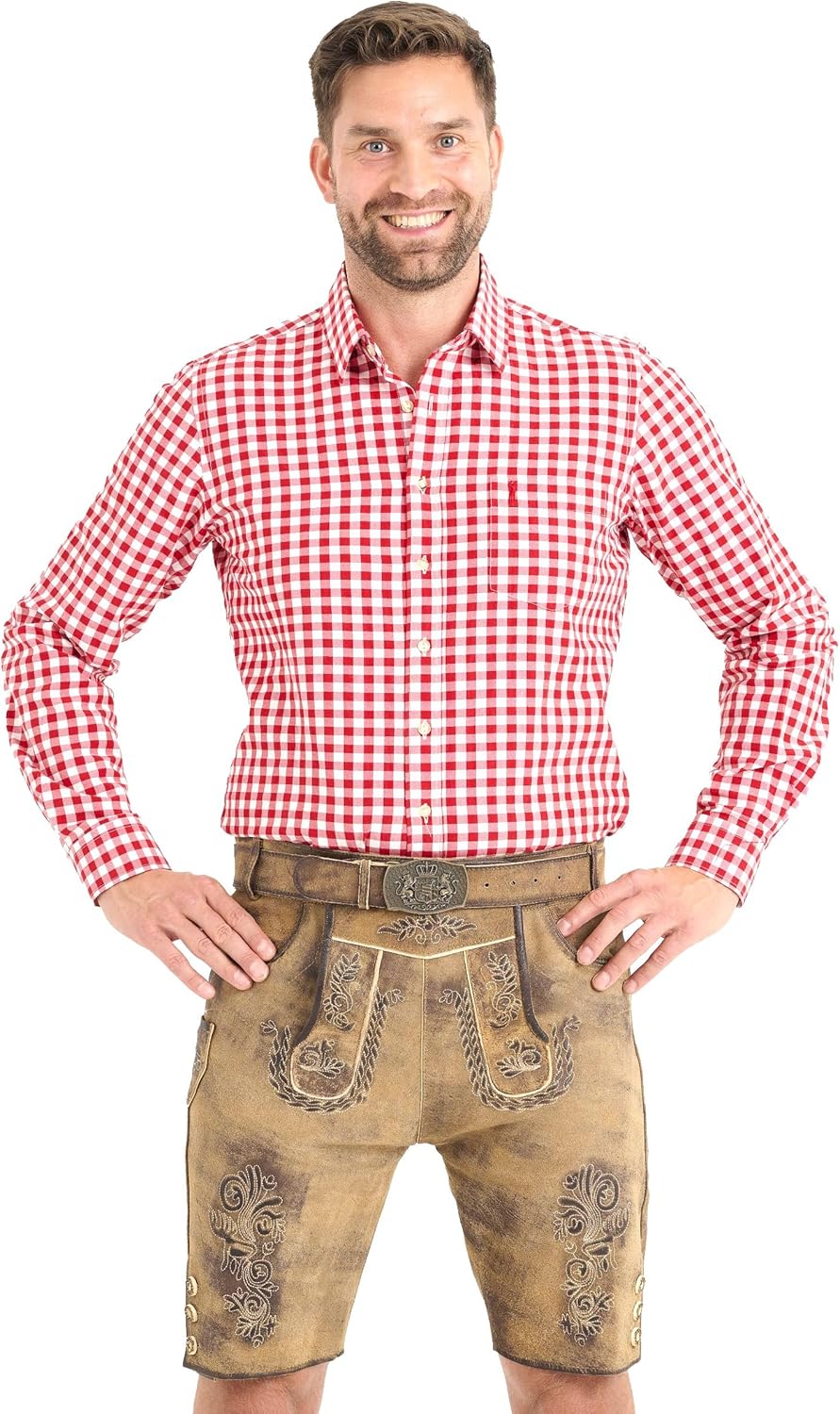 Mann im rot-weiß karierten Trachtenhemd trägt die kurze Trachtenlederhose von SYMPHONIE WESTERWALD
